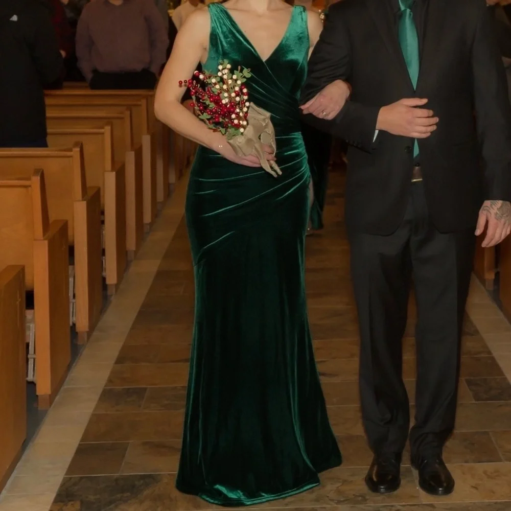 Revelry Dawson Velvet Floor Length Dress in Classic Emerald - Picture 3 of 8